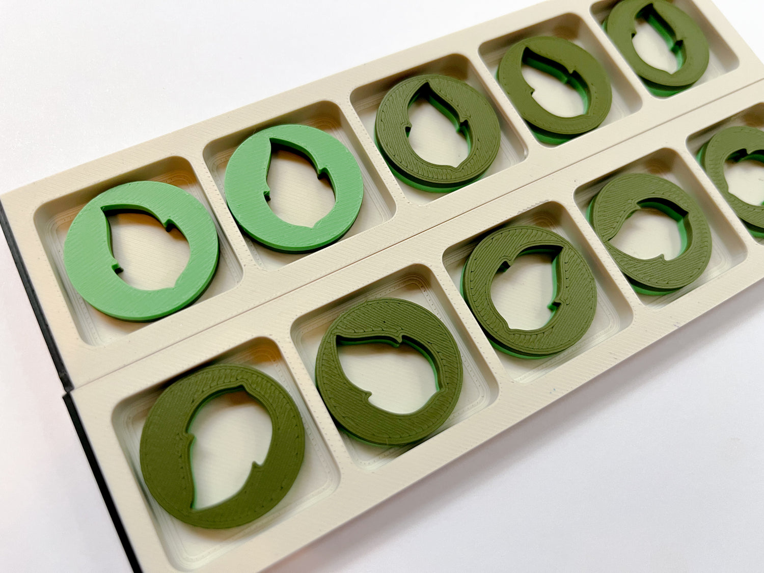 Leaf Reversible Round Counters (10 pk)