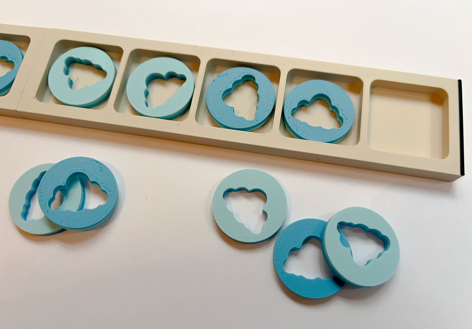 Cloud Reversible Round Counters (10 pk)